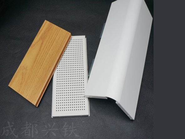 定制沖孔機房墻板，提升機房空間的差異化