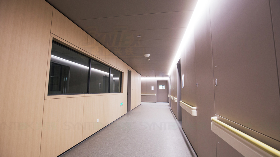 過(guò)道木紋鋼制墻板.jpg undefined